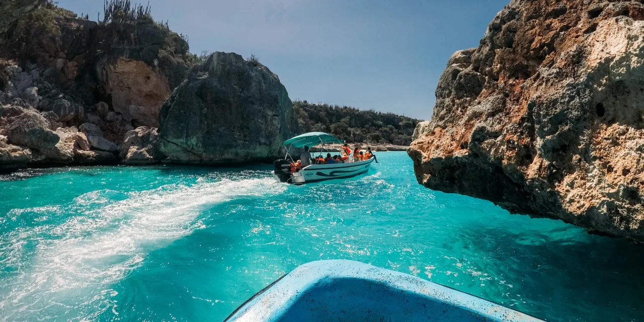 Catamaran Cruise to Bahia de las Aguilas 3